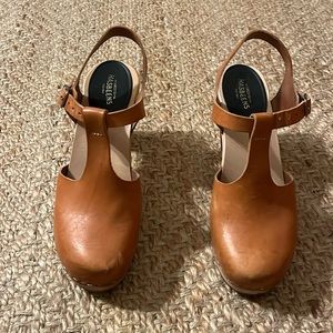 Swedish Hasbeen T-Strap Sky High in Nature